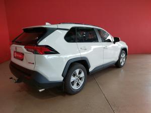 Toyota RAV4 2.0 GX auto - Image 2