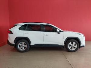 Toyota RAV4 2.0 GX auto - Image 3