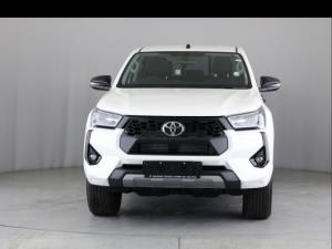 Toyota Hilux 2.4GD-6 double cab 4x4 Raider manual - Image 4