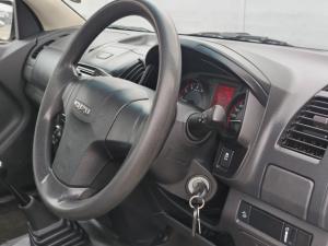 Isuzu D-MAX 250 HO Fleetside Safety S/C - Image 9