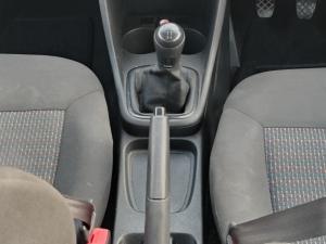 Volkswagen Polo Vivo 1.4 Trendline - Image 12