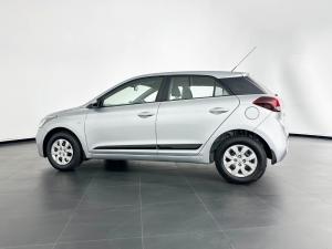Hyundai i20 1.4 Motion automatic - Image 3
