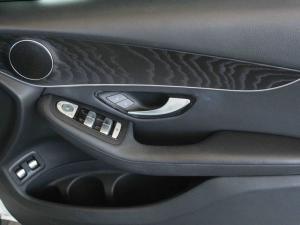 Mercedes-Benz GLC GLC300d 4Matic - Image 17