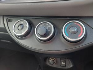 Toyota Yaris 1.3 auto - Image 13