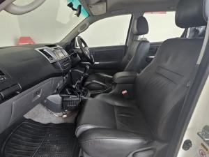 Toyota Hilux 3.0D-4D double cab 4x4 Raider Dakar edition - Image 7