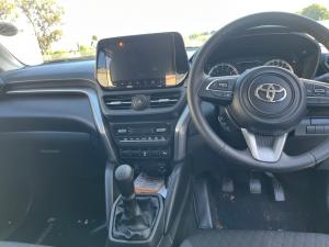 Toyota Urban Cruiser 1.5 XR manual - Image 6