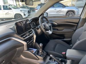 Toyota Urban Cruiser 1.5 XR manual - Image 7