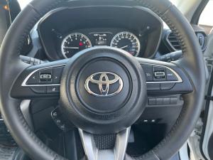 Toyota Urban Cruiser 1.5 XR manual - Image 8