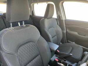 Toyota Urban Cruiser 1.5 XR manual - Image 12