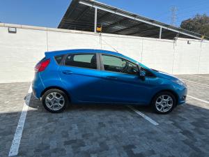 Ford Fiesta 5-door 1.4 Trend - Image 3