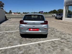 Toyota Urban Cruiser 1.5 XR manual - Image 5