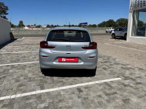 Toyota Urban Cruiser 1.5 XR manual - Image 5