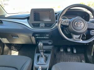 Toyota Urban Cruiser 1.5 XR manual - Image 6