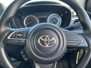 Toyota Urban Cruiser 1.5 XR manual - Image 8