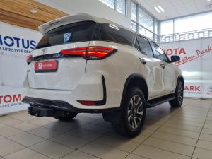 Toyota Fortuner 2.4GD-6 manual - Image 2