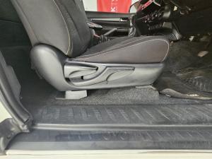 Toyota Hilux 2.8GD-6 Xtra cab 4x4 Legend manual - Image 19