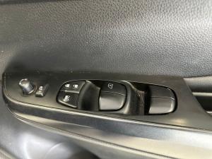 Nissan Navara 2.5DDTI PRO-2X automatic D/C - Image 10