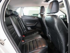 Volkswagen Polo hatch 1.0TSI Life auto - Image 12