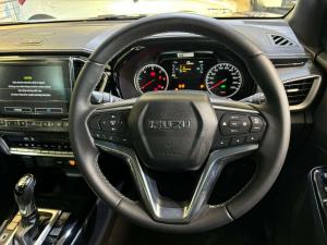 Isuzu D-Max 3.0TD double cab V-Cross - Image 14