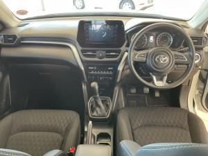 Toyota Urban Cruiser 1.5 XR manual - Image 6