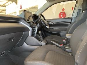 Toyota Urban Cruiser 1.5 XR manual - Image 7