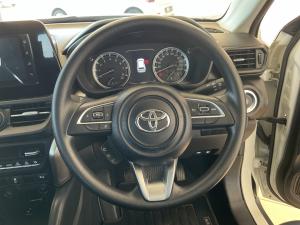 Toyota Urban Cruiser 1.5 XR manual - Image 8