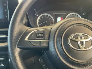 Toyota Urban Cruiser 1.5 XR manual - Image 9