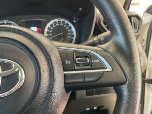 Toyota Urban Cruiser 1.5 XR manual - Image 10