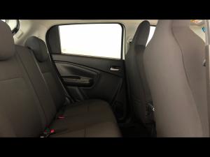 Toyota Vitz 1.0 XR manual - Image 12