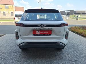 Toyota Urban Cruiser 1.5 XR manual - Image 5