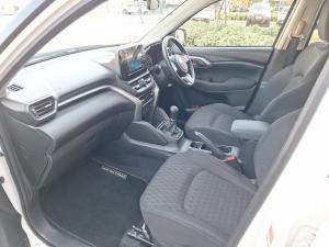 Toyota Urban Cruiser 1.5 XR manual - Image 7