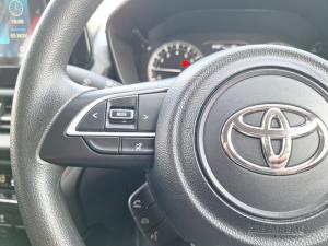 Toyota Urban Cruiser 1.5 XR manual - Image 9