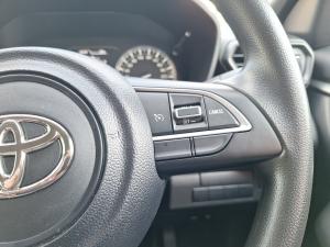 Toyota Urban Cruiser 1.5 XR manual - Image 10