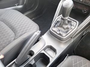 Toyota Urban Cruiser 1.5 XR manual - Image 12