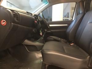 Toyota Hilux 2.4GD S (aircon) - Image 7