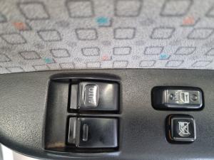 Toyota Hiace 2.5D-4D bus 14-seater GL - Image 21