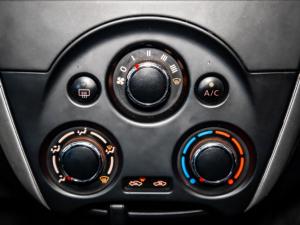 Nissan Almera 1.5 Acenta auto - Image 17