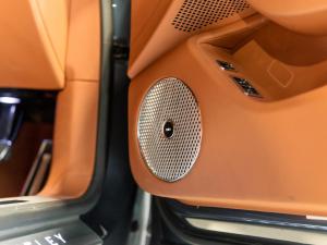 Bentley Flying Spur W12 Mulliner - Image 11