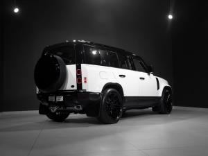 Land Rover Defender 110 D300 SE - Image 21