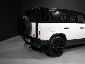 Land Rover Defender 110 D300 SE - Image 26