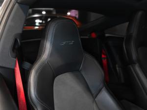 Porsche 911 Carrera 4 GTS coupe - Image 12