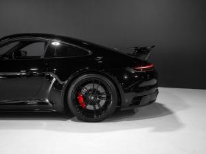 Porsche 911 Carrera 4 GTS coupe - Image 29