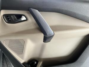 Ford Tourneo Custom 2.2TDCi SWB Limited - Image 7