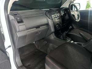Isuzu D-Max 250 4x4 Hi-Ride - Image 9