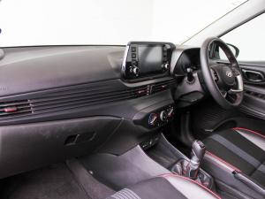 Hyundai i20 1.0T Fluid manual - Image 16