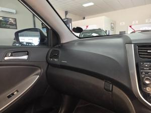 Hyundai Accent sedan 1.6 Motion - Image 14