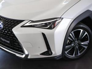Lexus UX 250h EX - Image 2
