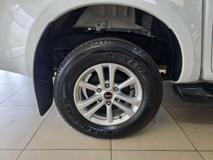 Isuzu D-Max 3.0TD double cab LS 4x4 auto - Image 5