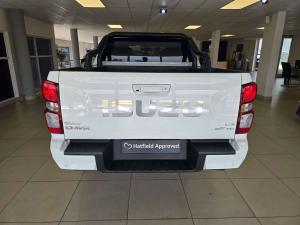 Isuzu D-Max 3.0TD double cab LS 4x4 auto - Image 8