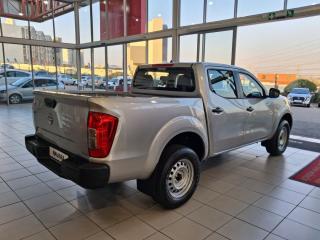 Nissan Navara 2.5DDTi double cab SE auto